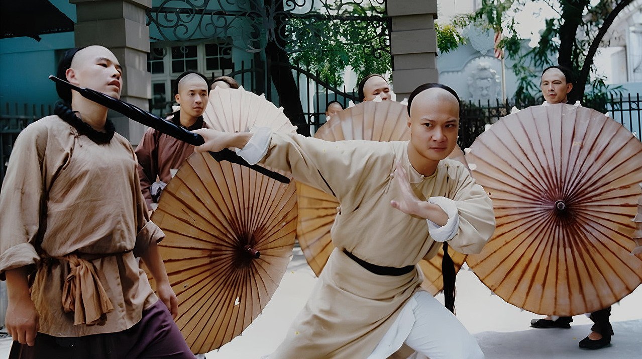 เมื่อฮีโร่หนุ่มต้องเติบโต! รีวิว จอมยุทธธาตุไฟแตก (1992) หนังกังฟูคลาสสิกที่ซ่อนบทเรียนชีวิต